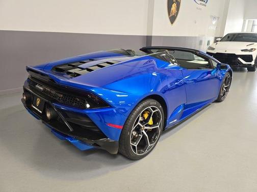 2022 Lamborghini Huracan EVO Base