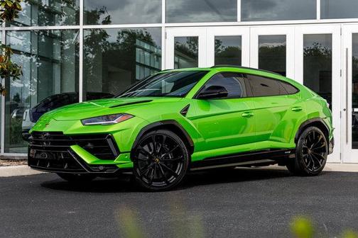 Verde Selvans Metallic 2024 Lamborghini Urus S