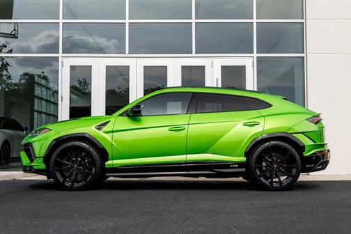 Verde Selvans Metallic 2024 Lamborghini Urus S