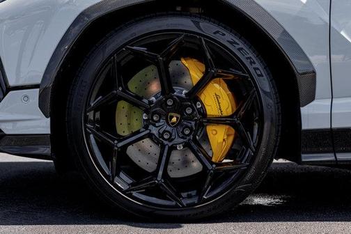2024 Lamborghini Urus Performante