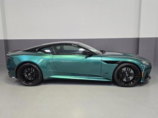 2022 Aston Martin DBS Superleggera