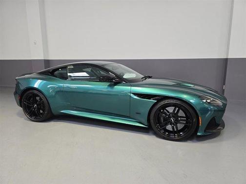 2022 Aston Martin DBS Superleggera