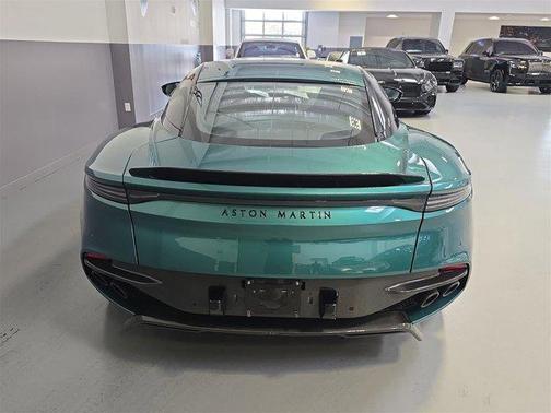 2022 Aston Martin DBS Superleggera
