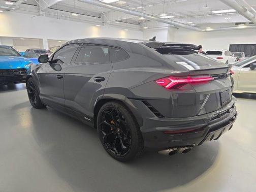 2023 Lamborghini Urus Performante