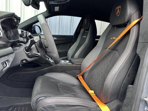 2023 Lamborghini Urus Performante