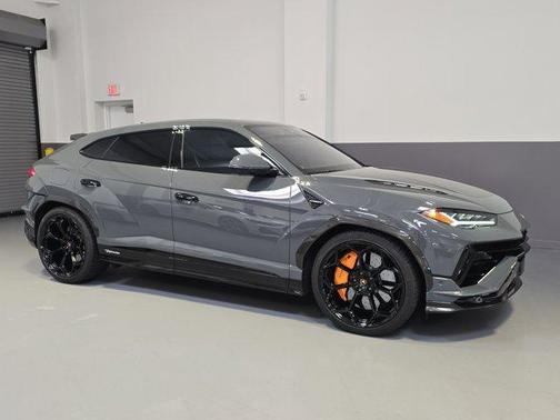 2023 Lamborghini Urus Performante