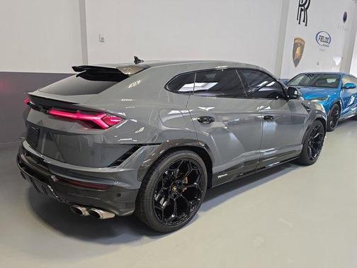 2023 Lamborghini Urus Performante
