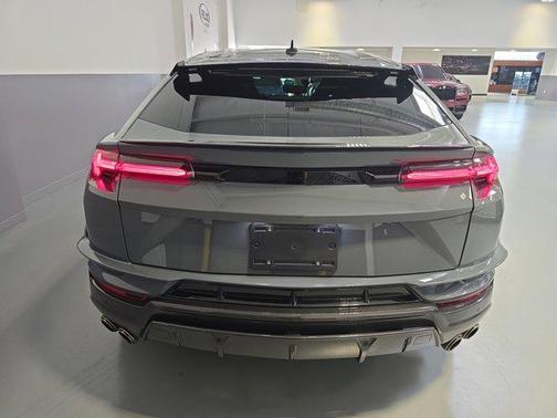 2023 Lamborghini Urus Performante
