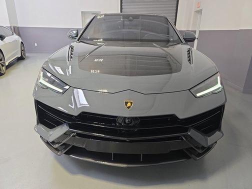 2023 Lamborghini Urus Performante