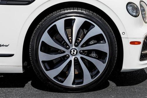 Glacier White 2022 Bentley Flying Spur Hybrid Base