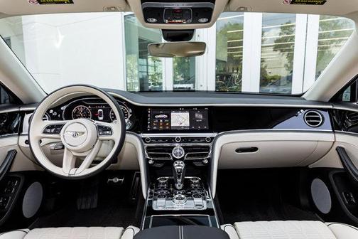 Glacier White 2022 Bentley Flying Spur Hybrid Base