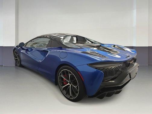 2025 McLaren Artura Performance
