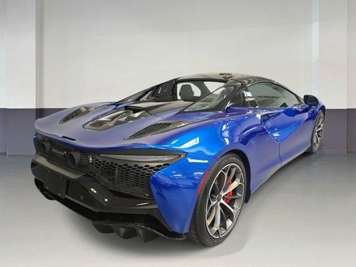 2025 McLaren Artura Performance