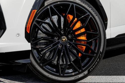 2025 Lamborghini Urus SE