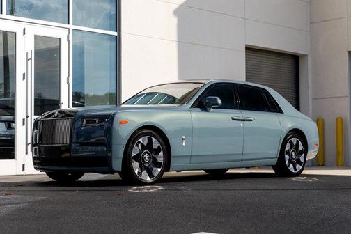 2023 Rolls-Royce Phantom 