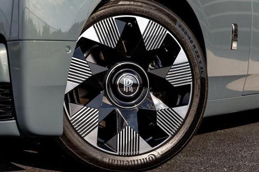 2023 Rolls-Royce Phantom 