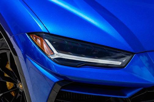 2022 Lamborghini Urus Base