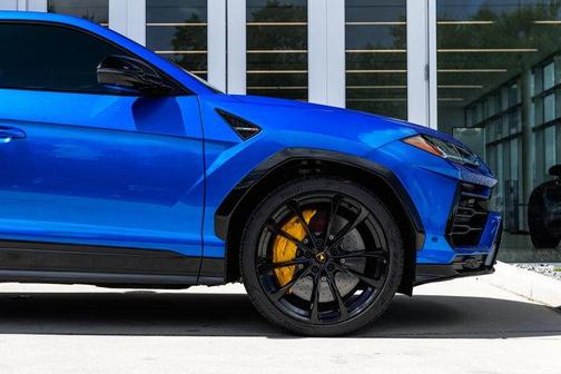 2022 Lamborghini Urus Base