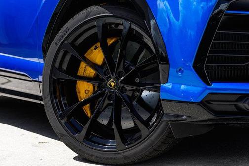 2022 Lamborghini Urus Base