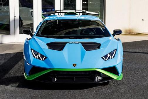 2023 Lamborghini Huracan STO Base