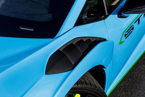 2023 Lamborghini Huracan STO Base