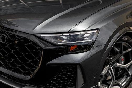 Daytona Gray Pearl Effect 2025 Audi RS Q8 4.0T quattro performance