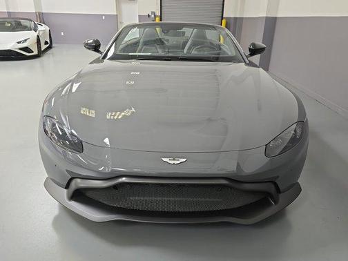 2021 Aston Martin Vantage Base
