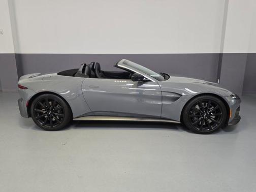 2021 Aston Martin Vantage Base