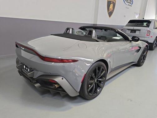 2021 Aston Martin Vantage Base