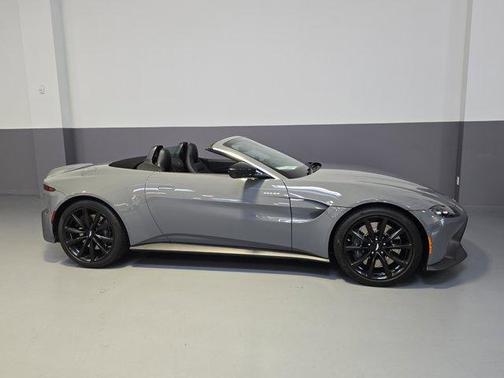 2021 Aston Martin Vantage Base
