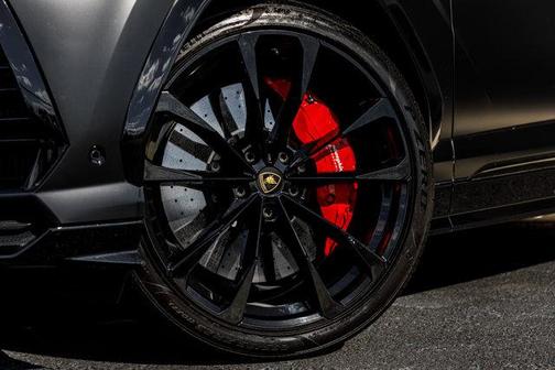 2022 Lamborghini Urus Base