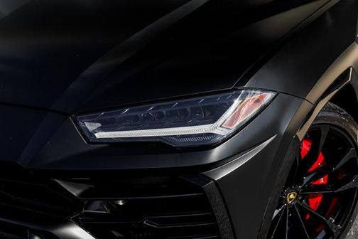 2022 Lamborghini Urus Base