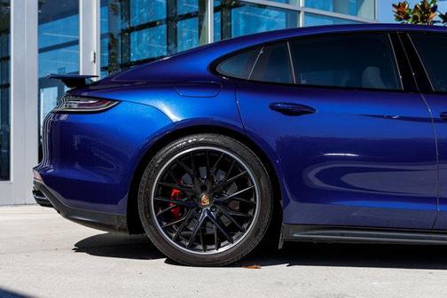 2022 Porsche Panamera GTS