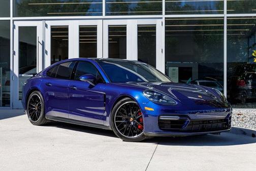 2022 Porsche Panamera GTS