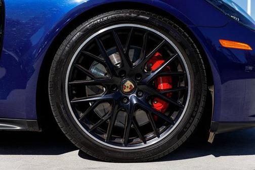 2022 Porsche Panamera GTS