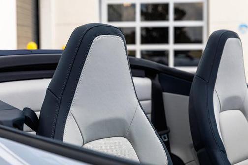 2025 Porsche 911 Carrera