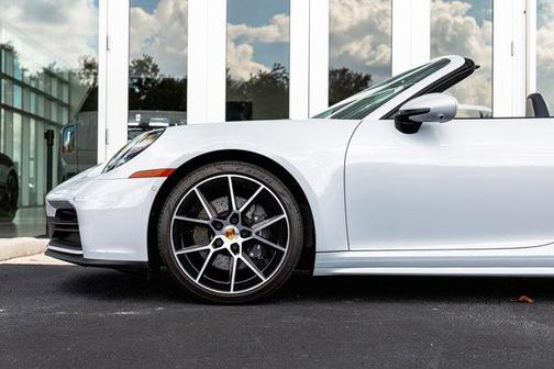 2025 Porsche 911 Carrera