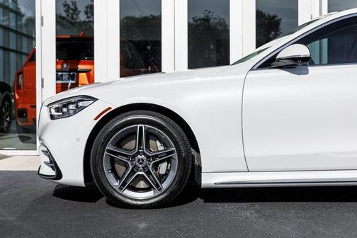 MANUFAKTUR Moonlight White Metallic 2025 Mercedes-Benz S-Class S 580 4MATIC