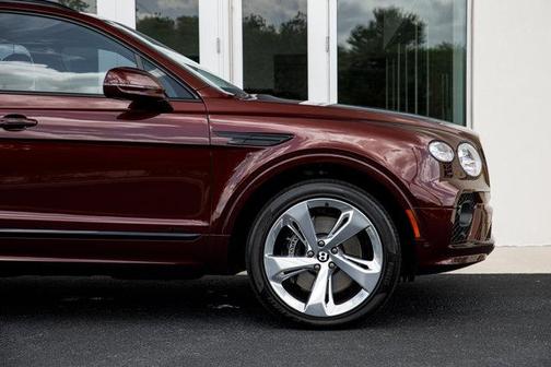 Cricket Ball Metallic 2023 Bentley Bentayga Azure First Edition