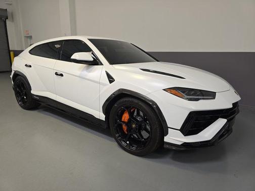 2023 Lamborghini Urus Performante