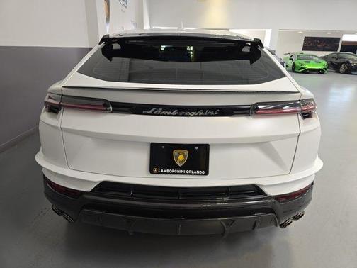 2023 Lamborghini Urus Performante