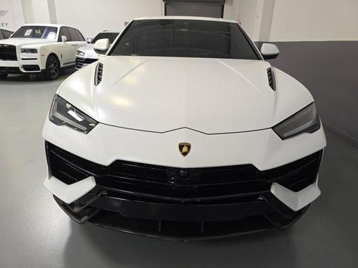 2023 Lamborghini Urus Performante