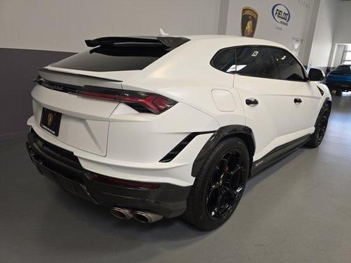 2023 Lamborghini Urus Performante