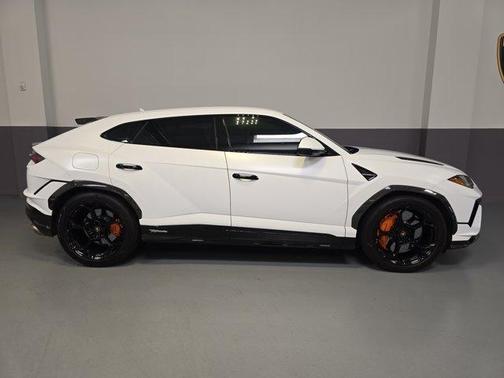 2023 Lamborghini Urus Performante