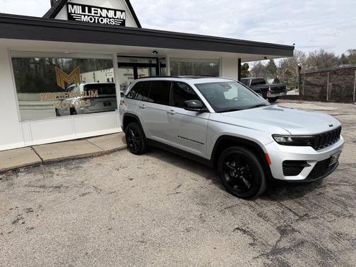 Silver Zynith 2023 Jeep Grand Cherokee Altitude