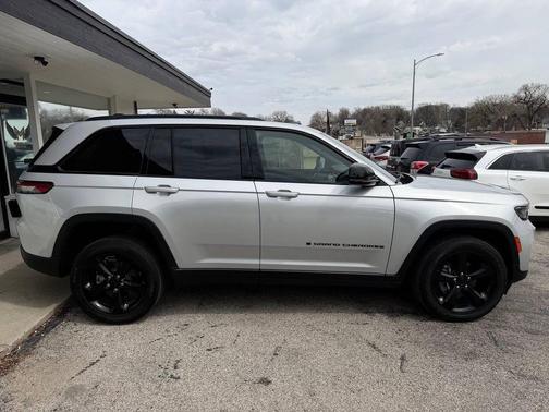 Silver Zynith 2023 Jeep Grand Cherokee Altitude