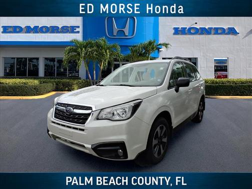 Crystal White Pearl 2018 Subaru Forester 2.5i