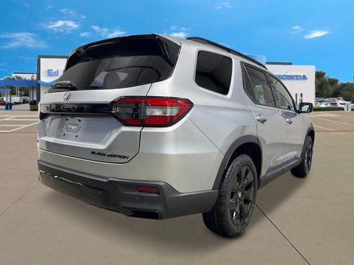 Sa/Solar Sivler 2026 Honda Pilot Black Edition