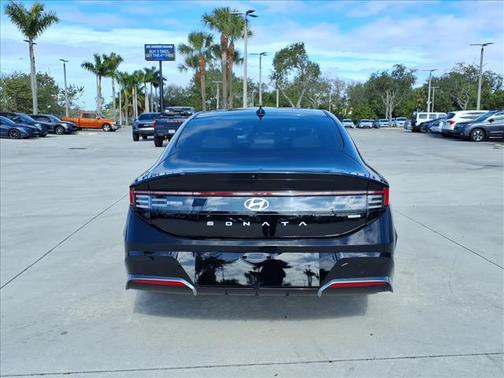 2025 Hyundai SONATA Hybrid SE