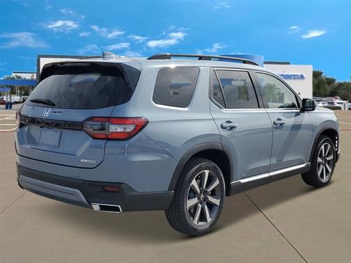 2025 Honda Pilot Touring 8-Passenger